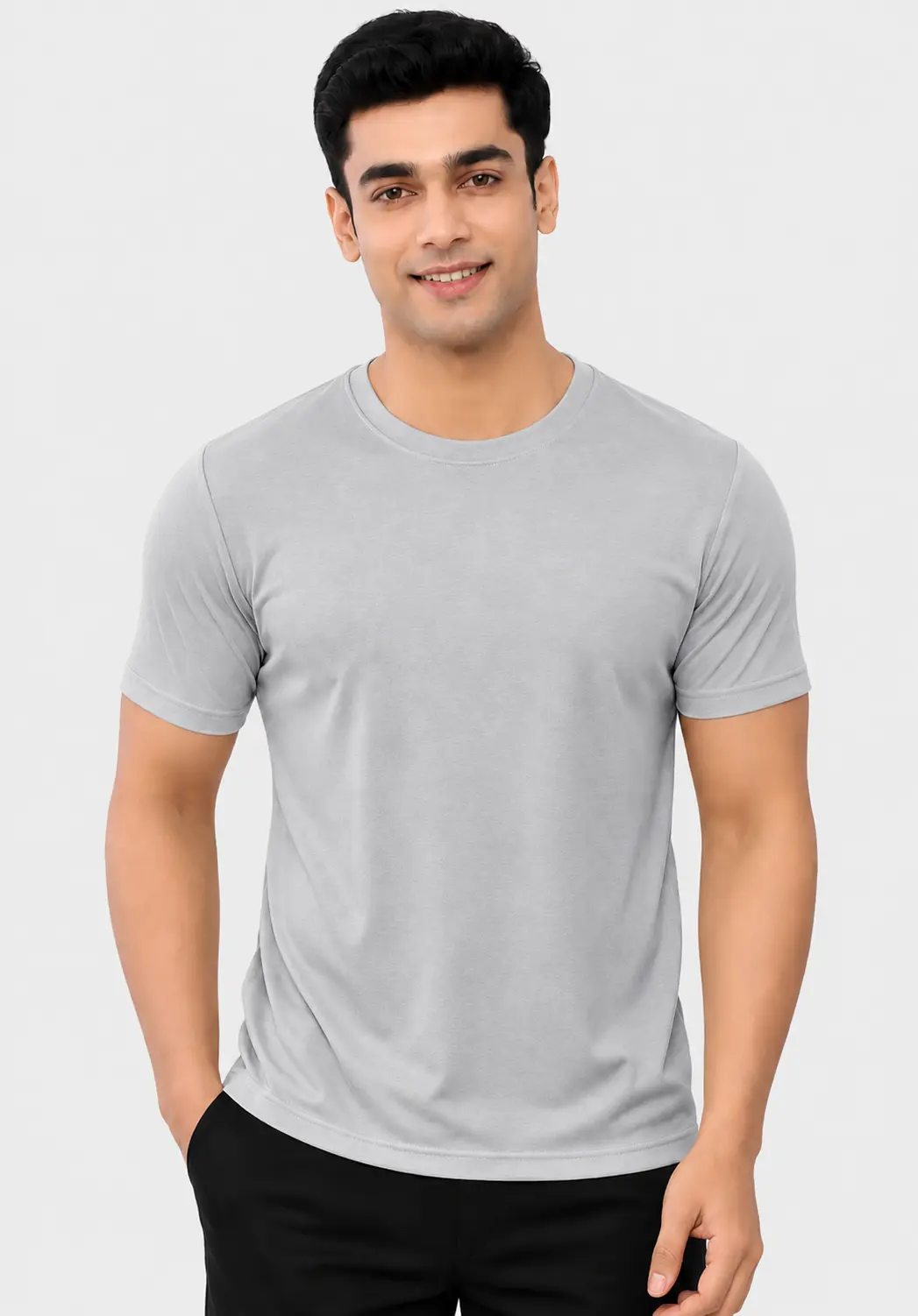 Light grey polyester T-shirt for men with round neck and short sleeves, ideal for gym training, sports and everyday wear.